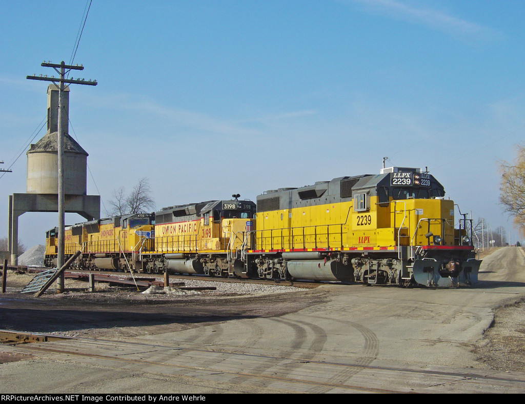 First four MBUVP units pull west across Junction Road